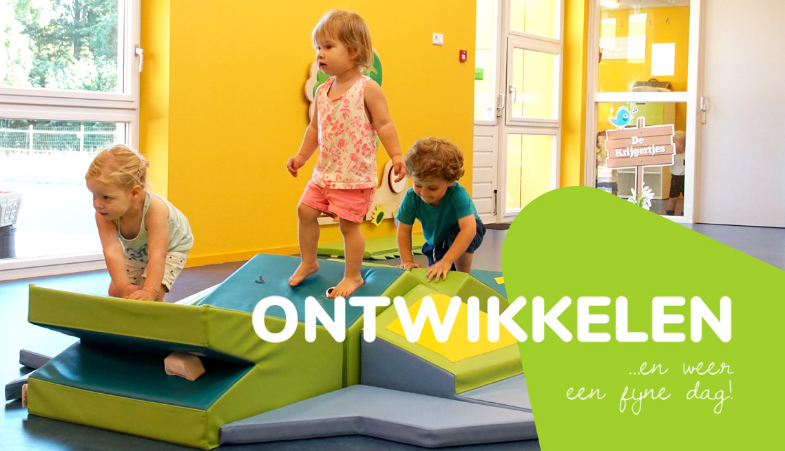 Kinderen bewegen in het gymlokaal
